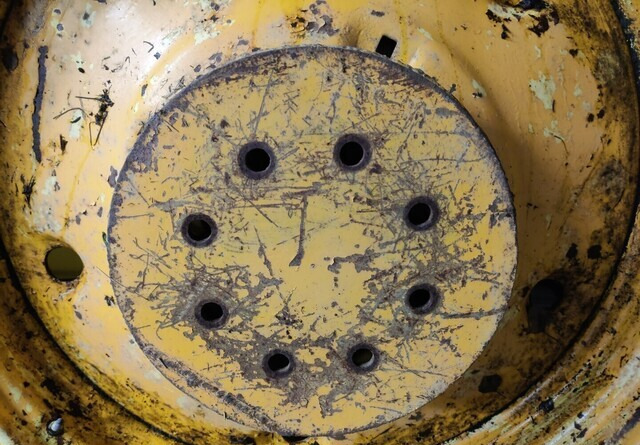 Traktorin renkaat 13.6/12x38 vanteilla - إطارات - جرار: صورة 5 Traktorin renkaat 13.6/12x38 vanteilla - إطارات - جرار: صورة 5