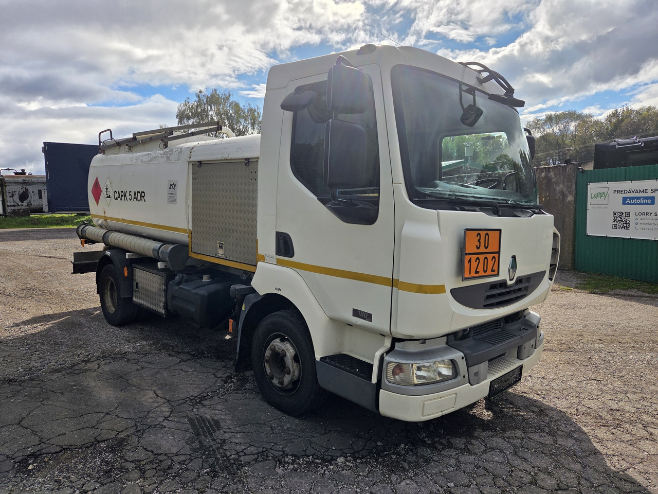 RENAULT MIDLUM 180.10 diesel tanker + dispensing + print - شاحنة صهريج: صورة 3 RENAULT MIDLUM 180.10 diesel tanker + dispensing + print - شاحنة صهريج: صورة 3