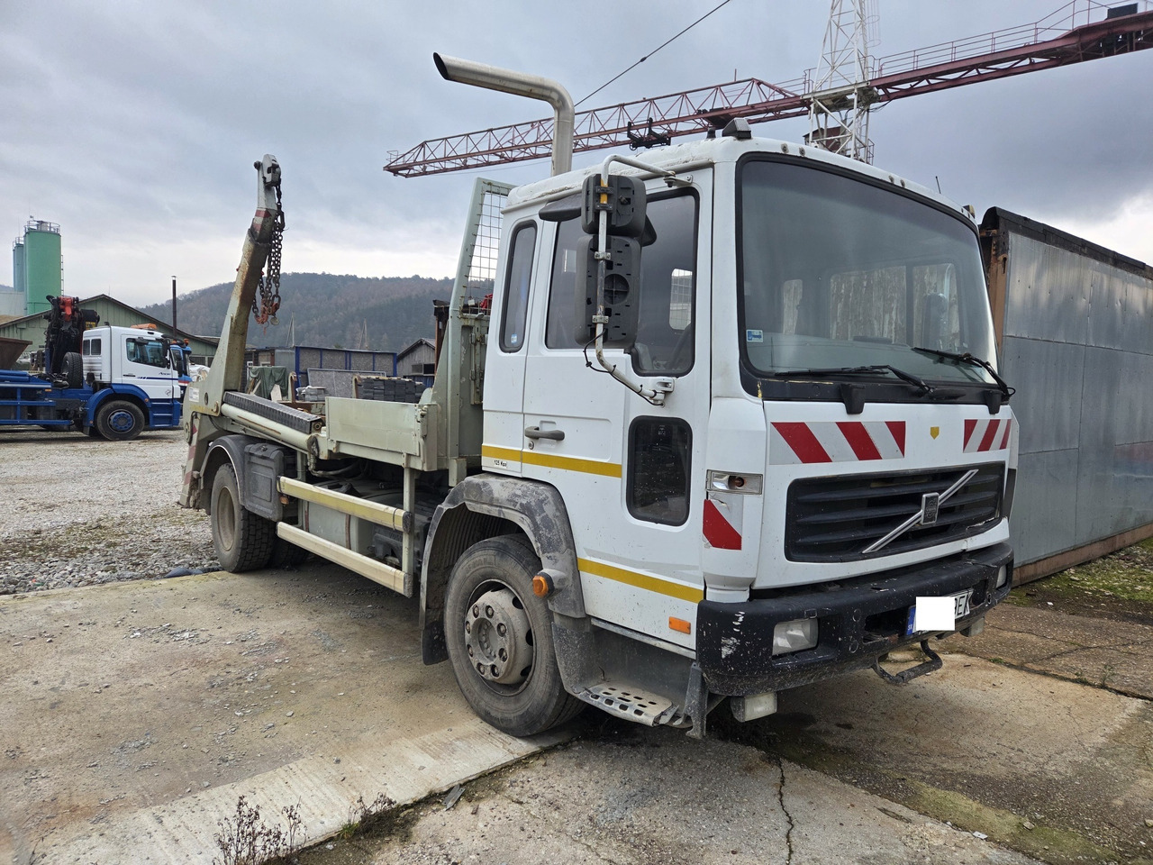 VOLVO FL6 - 250 chain container system telescop - شاحنة لودر انزلاقي: صورة 1 VOLVO FL6 - 250 chain container system telescop - شاحنة لودر انزلاقي: صورة 1