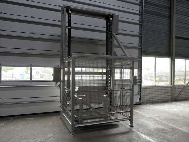 Lachnit lifter for palletboxes 322 L - آلة الغذاء: صورة 1 Lachnit lifter for palletboxes 322 L - آلة الغذاء: صورة 1