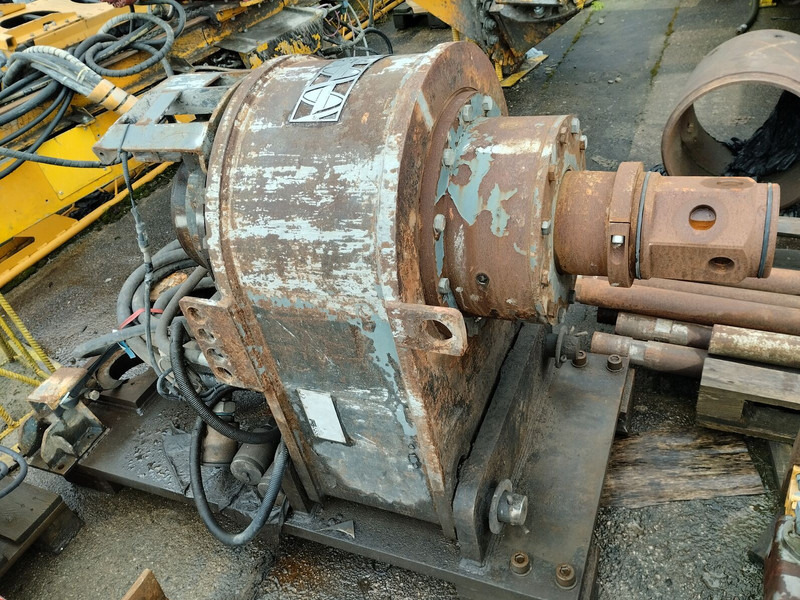 Bauer RG15T UM.50 + drill STDS AD3500 - معدات حفر: صورة 4 Bauer RG15T UM.50 + drill STDS AD3500 - معدات حفر: صورة 4