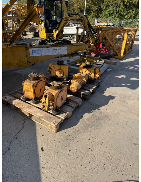 Liebherr driven boogies - 35/50/63K - رافعة ذاتية التركيب: صورة 1 Liebherr driven boogies - 35/50/63K - رافعة ذاتية التركيب: صورة 1