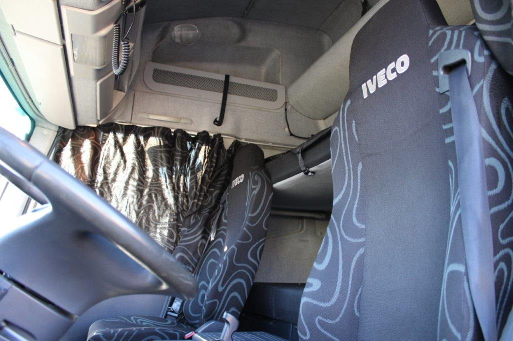Interior photo 2: شاحنة ذات ستائر جانبية Iveco Eurocargo 120E25 Interior photo 2: شاحنة ذات ستائر جانبية Iveco Eurocargo 120E25