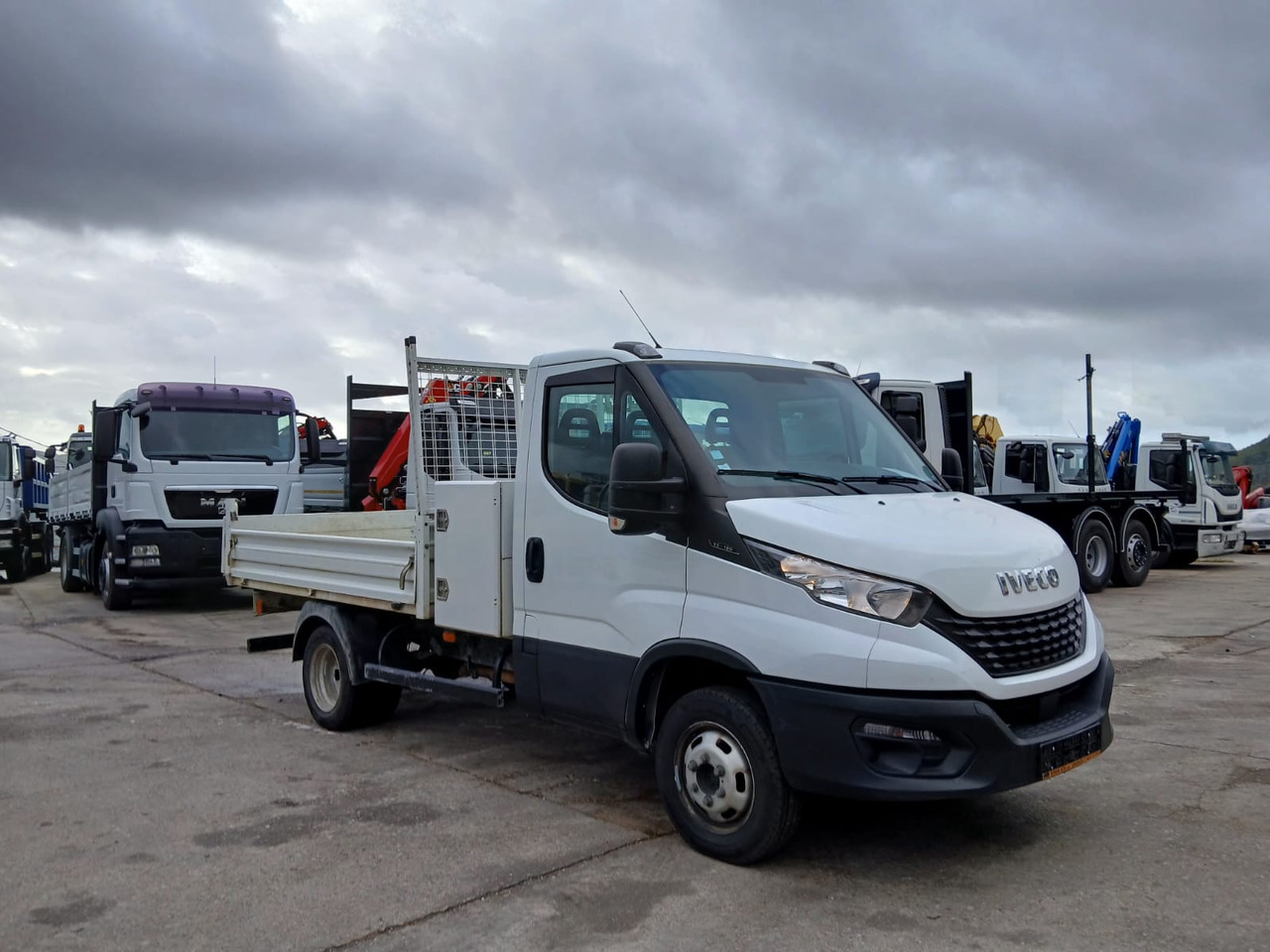 IVECO DAILY 35-120 - شاحنة كرين: صورة 1 IVECO DAILY 35-120 - شاحنة كرين: صورة 1