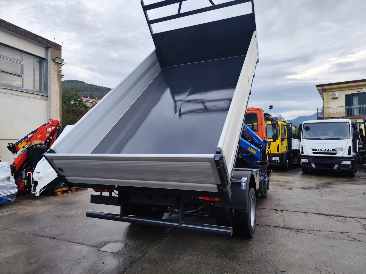 IVECO EUROCARGO 120-90L - شاحنة كرين: صورة 2 IVECO EUROCARGO 120-90L - شاحنة كرين: صورة 2