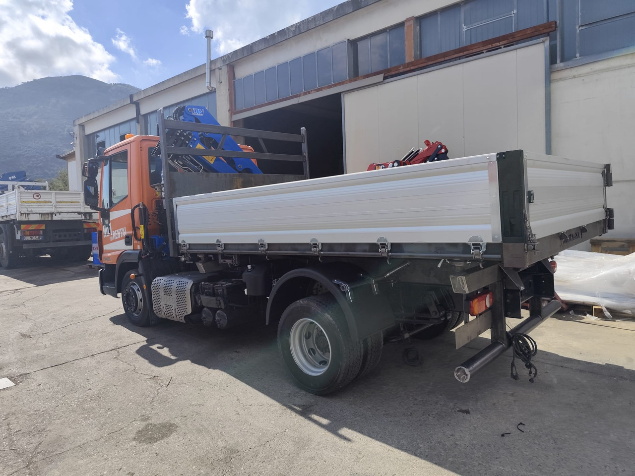 IVECO EUROCARGO 120-90L - شاحنة كرين: صورة 2 IVECO EUROCARGO 120-90L - شاحنة كرين: صورة 2