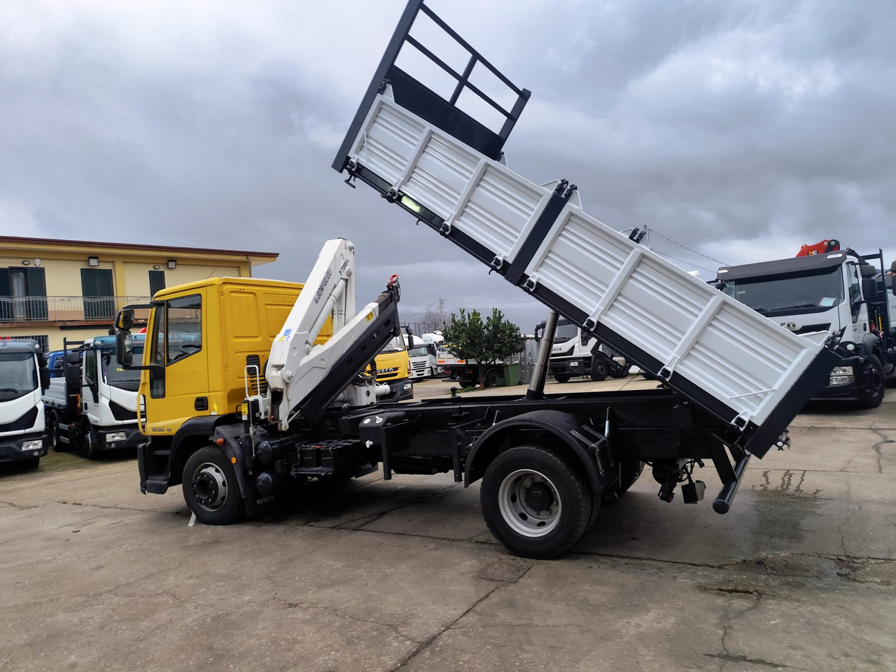 IVECO EUROCARGO 120E28P - شاحنة كرين: صورة 4 IVECO EUROCARGO 120E28P - شاحنة كرين: صورة 4