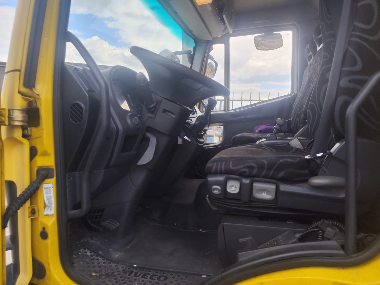 IVECO EUROCARGO 120E28P - شاحنة بهيكل معدني للمقصورة: صورة 4 IVECO EUROCARGO 120E28P - شاحنة بهيكل معدني للمقصورة: صورة 4