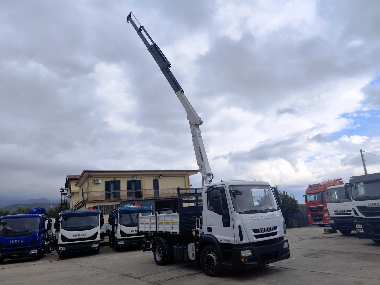 IVECO EUROCARGO 120E28P - شاحنة كرين: صورة 5 IVECO EUROCARGO 120E28P - شاحنة كرين: صورة 5