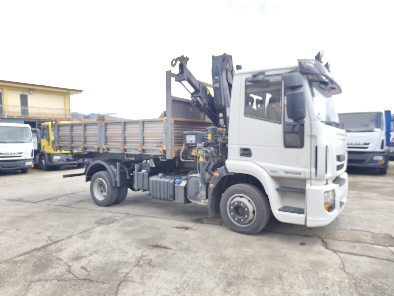تأجير IVECO EUROCARGO 120E28 IVECO EUROCARGO 120E28: صورة 24 تأجير IVECO EUROCARGO 120E28 IVECO EUROCARGO 120E28: صورة 24