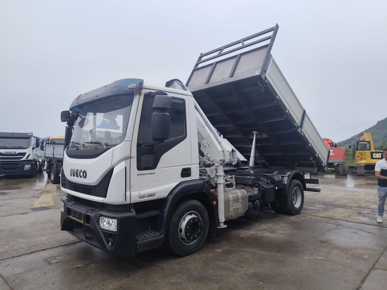 IVECO EUROCARGO 140-250 - شاحنة كرين: صورة 1 IVECO EUROCARGO 140-250 - شاحنة كرين: صورة 1
