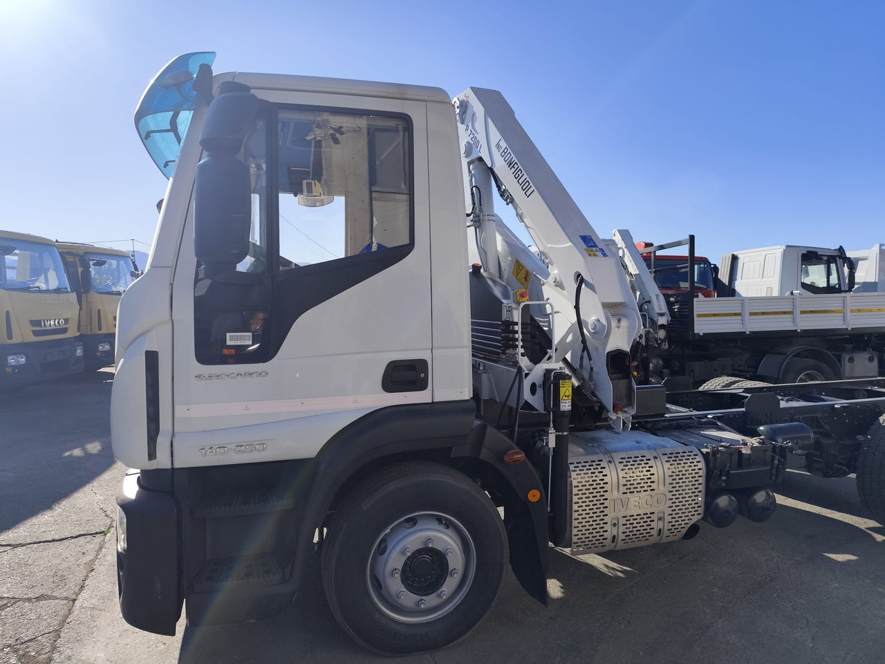 IVECO EUROCARGO 140-250 - شاحنة كرين: صورة 4 IVECO EUROCARGO 140-250 - شاحنة كرين: صورة 4