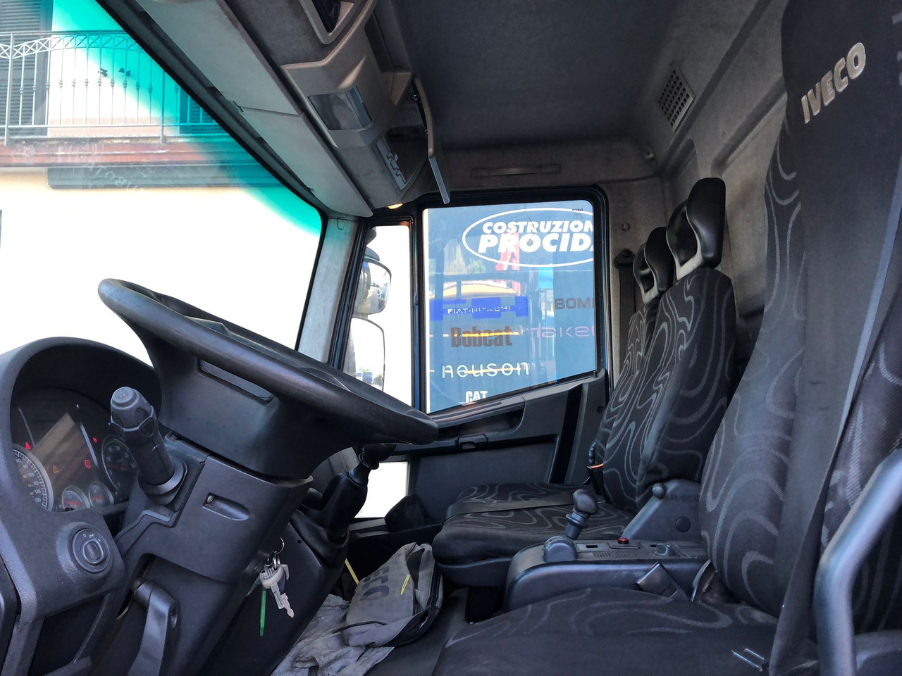 IVECO EUROCARGO 140E25 - شاحنة كرين: صورة 4 IVECO EUROCARGO 140E25 - شاحنة كرين: صورة 4