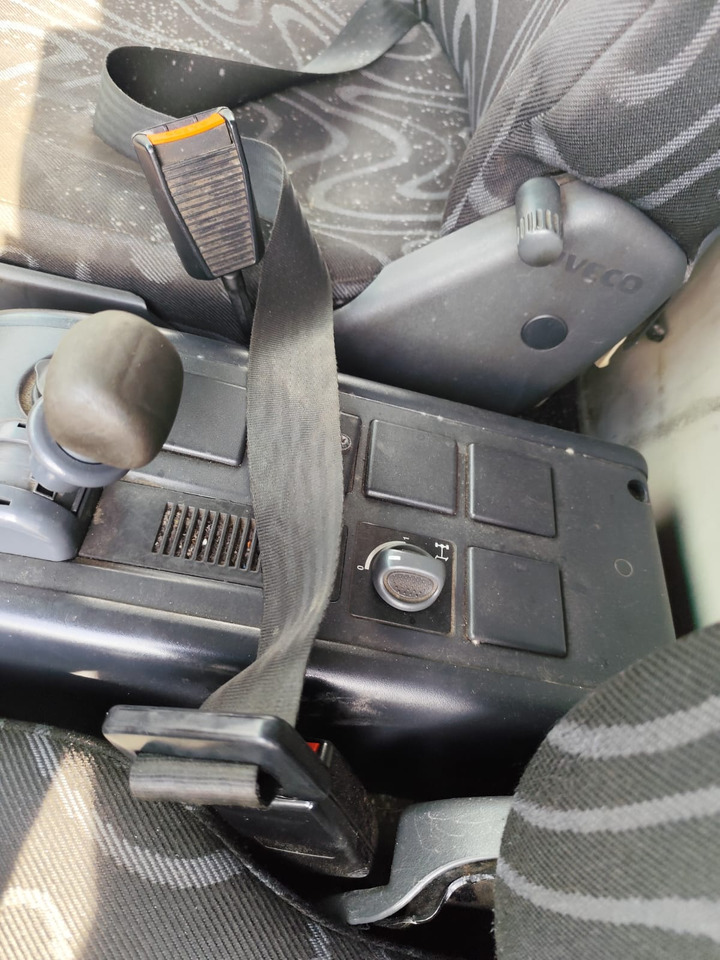 IVECO EUROCARGO 140E25 - شاحنة بهيكل معدني للمقصورة: صورة 5 IVECO EUROCARGO 140E25 - شاحنة بهيكل معدني للمقصورة: صورة 5