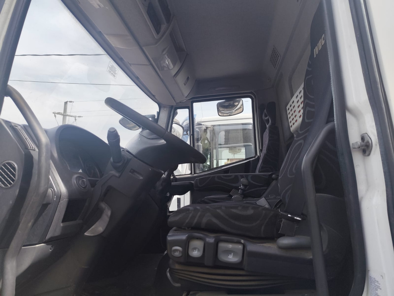 IVECO EUROCARGO 160E25K - شاحنة كرين: صورة 4 IVECO EUROCARGO 160E25K - شاحنة كرين: صورة 4