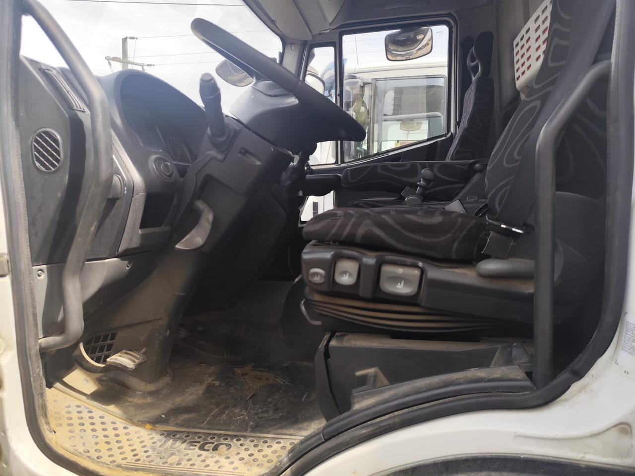 IVECO EUROCARGO 160E25K - شاحنة كرين: صورة 5 IVECO EUROCARGO 160E25K - شاحنة كرين: صورة 5