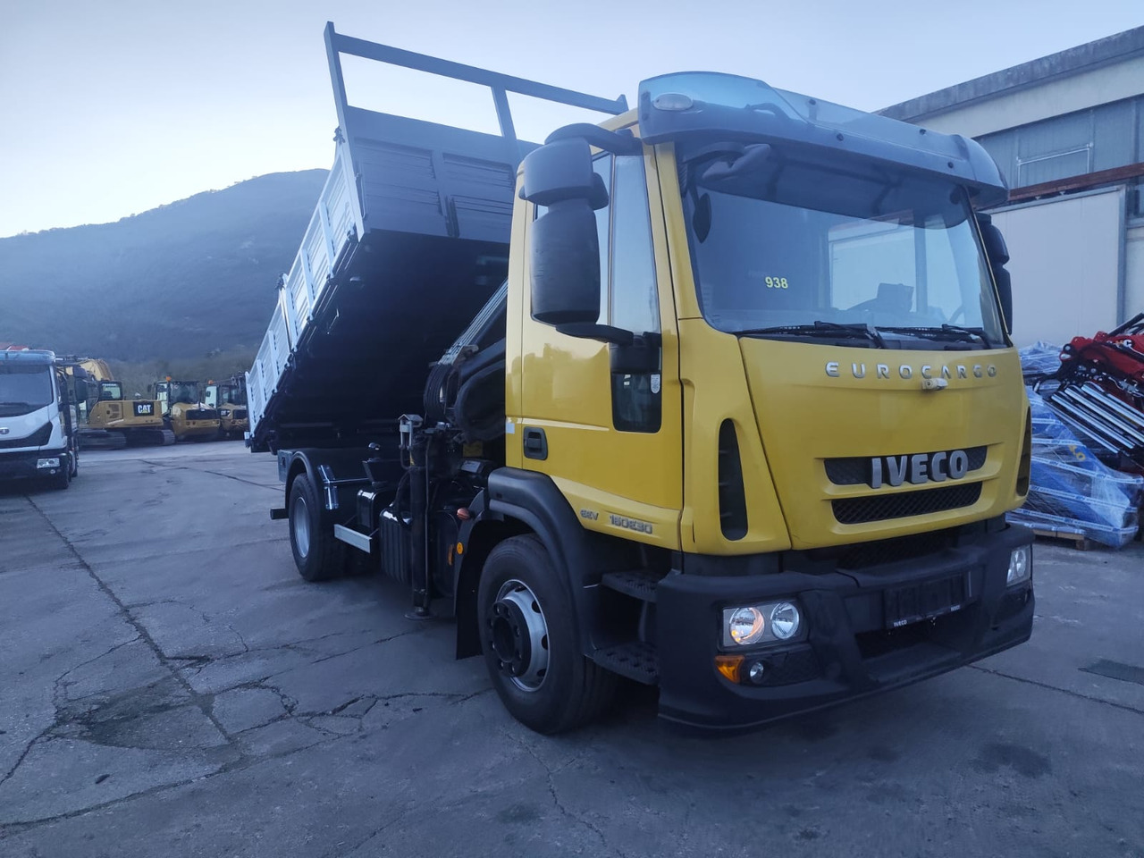 IVECO EUROCARGO 160E30 - شاحنة كرين: صورة 1 IVECO EUROCARGO 160E30 - شاحنة كرين: صورة 1