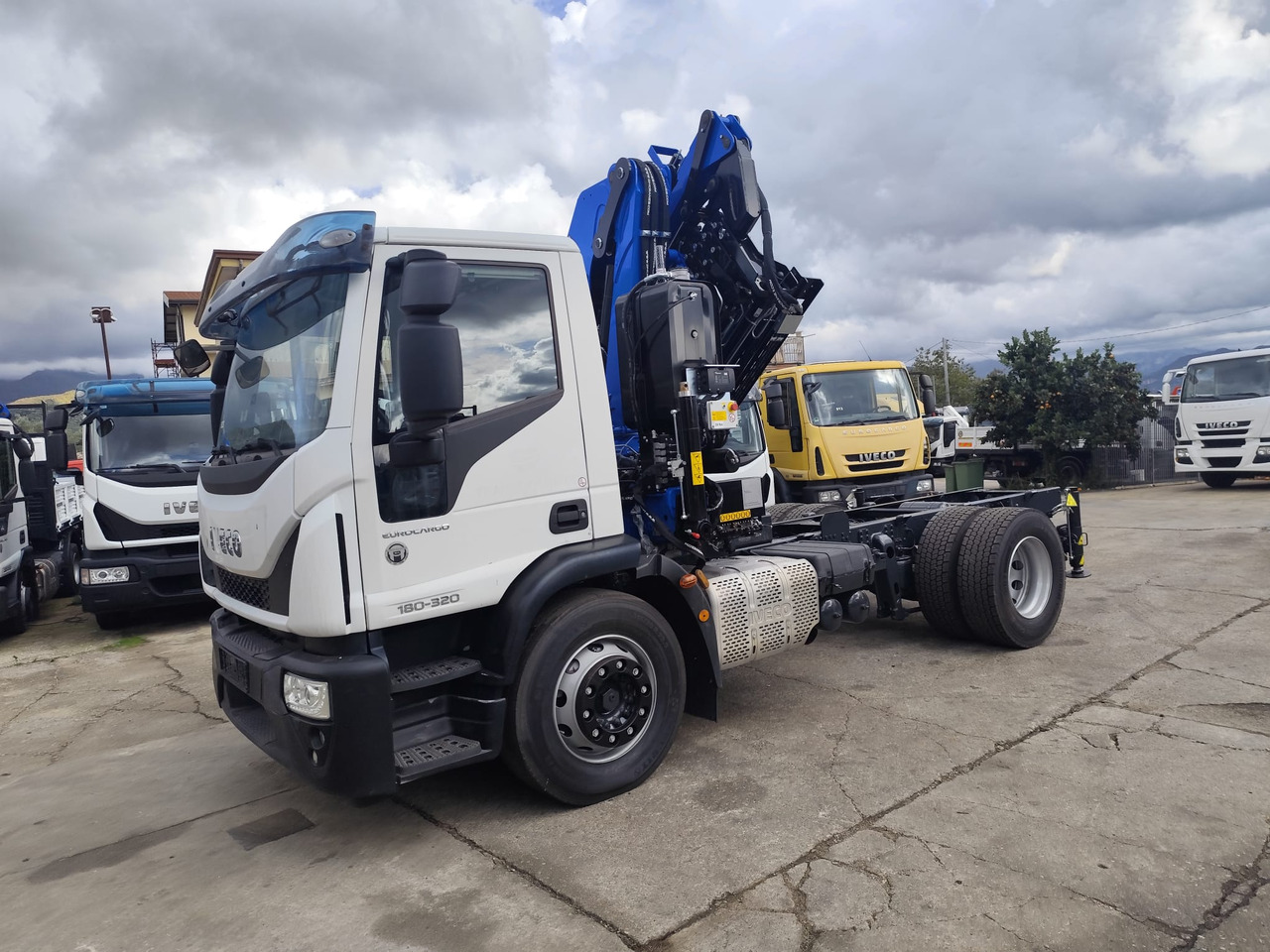 IVECO EUROCARGO 180-320 - شاحنة قلاب, شاحنة كرين: صورة 4 IVECO EUROCARGO 180-320 - شاحنة قلاب, شاحنة كرين: صورة 4