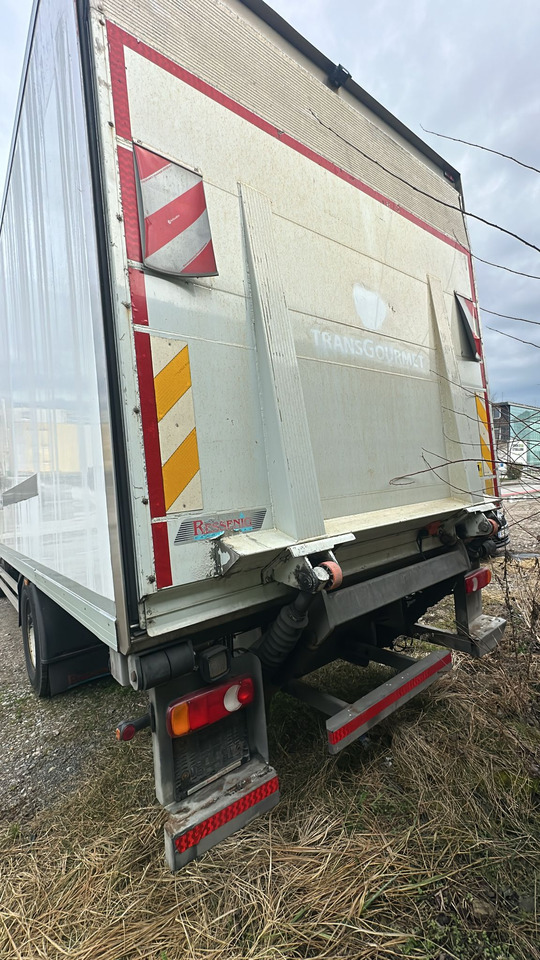 IVECO EUROCARGO 180-320 - شاحنة بهيكل معدني للمقصورة: صورة 2 IVECO EUROCARGO 180-320 - شاحنة بهيكل معدني للمقصورة: صورة 2