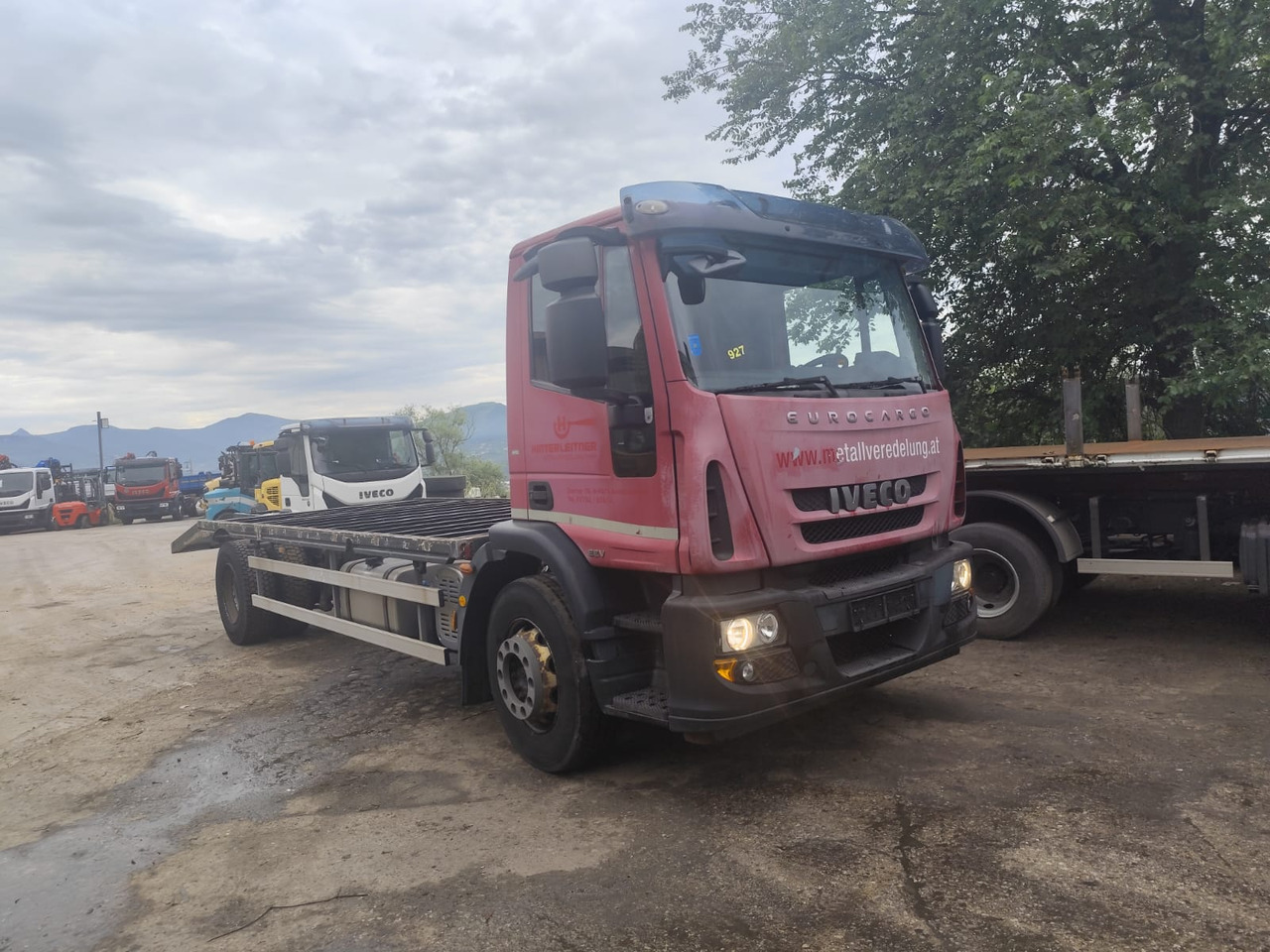 IVECO EUROCARGO 180E30 - شاحنات مسطحة: صورة 1 IVECO EUROCARGO 180E30 - شاحنات مسطحة: صورة 1
