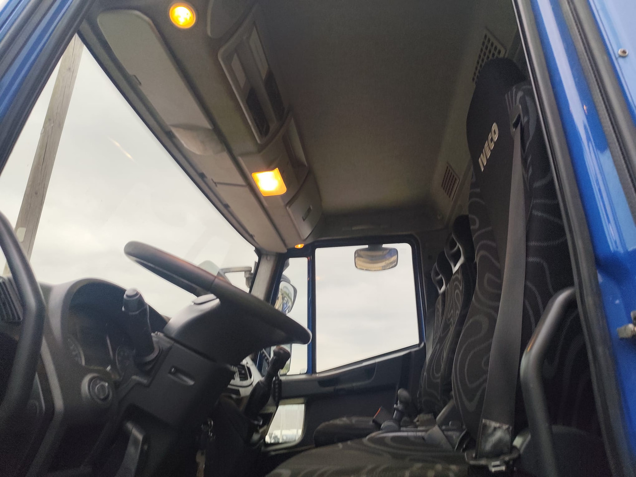 IVECO EUROCARGO 190EL28 - شاحنة بهيكل معدني للمقصورة: صورة 4 IVECO EUROCARGO 190EL28 - شاحنة بهيكل معدني للمقصورة: صورة 4