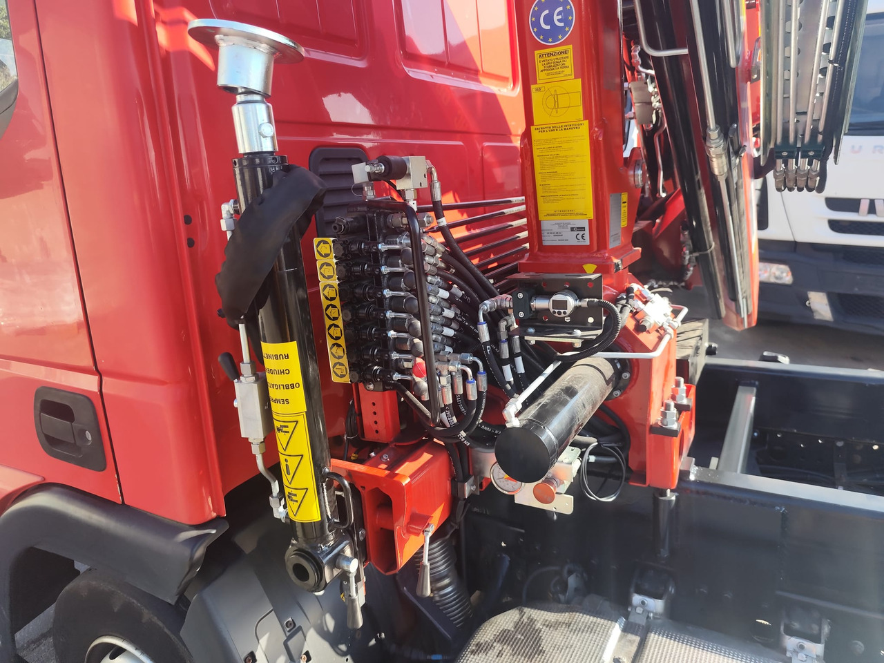 IVECO EUROCARGO 80-190 - شاحنة كرين: صورة 4 IVECO EUROCARGO 80-190 - شاحنة كرين: صورة 4