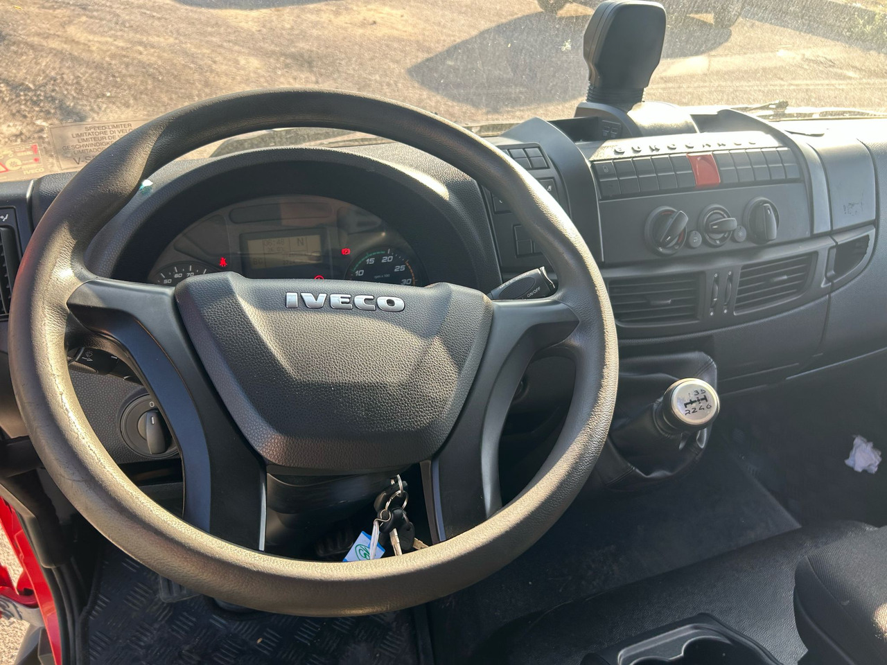 IVECO EUROCARGO 80-190 - شاحنة بهيكل معدني للمقصورة: صورة 3 IVECO EUROCARGO 80-190 - شاحنة بهيكل معدني للمقصورة: صورة 3