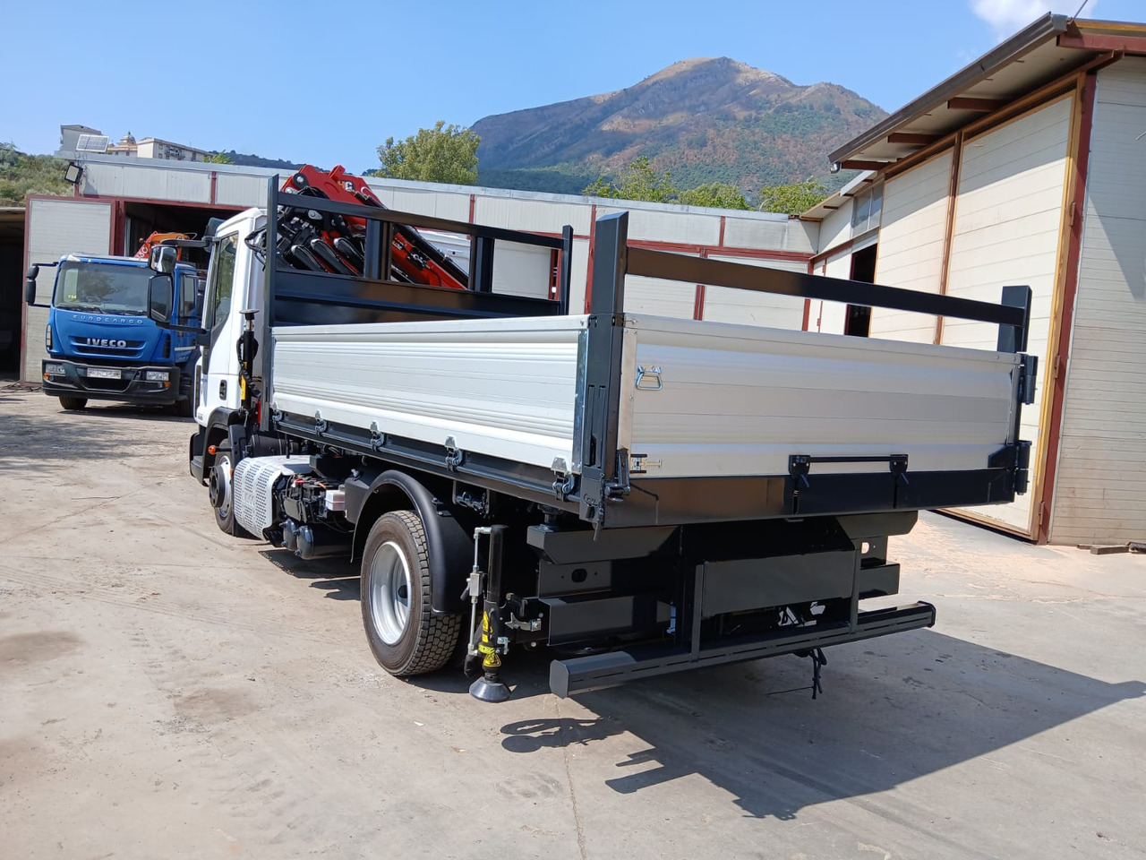 شاحنة كرين, شاحنة قلاب IVECO EUROCARGO 80-210: صورة 23