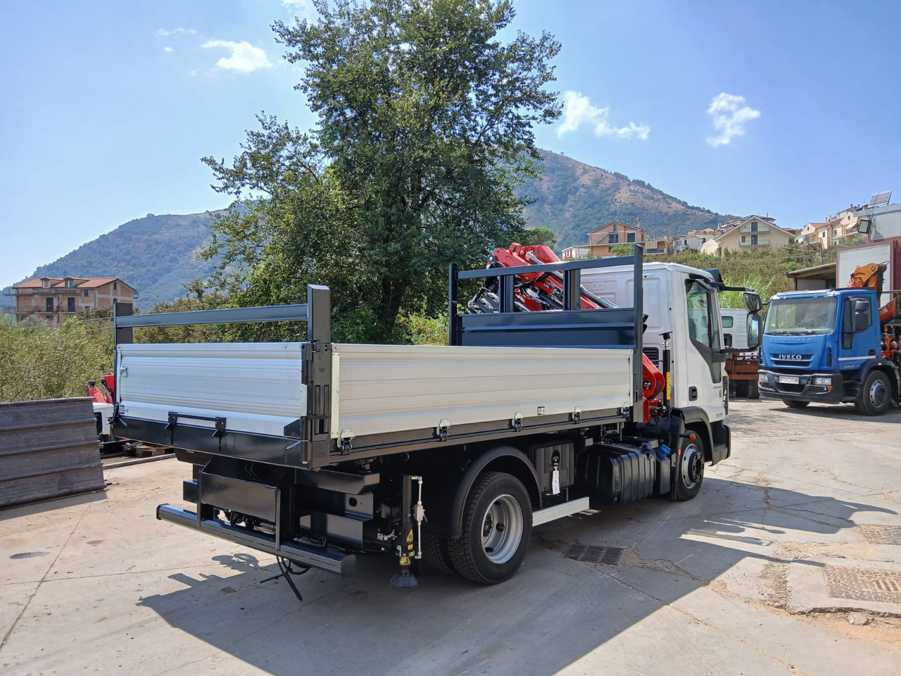 شاحنة كرين, شاحنة قلاب IVECO EUROCARGO 80-210: صورة 10