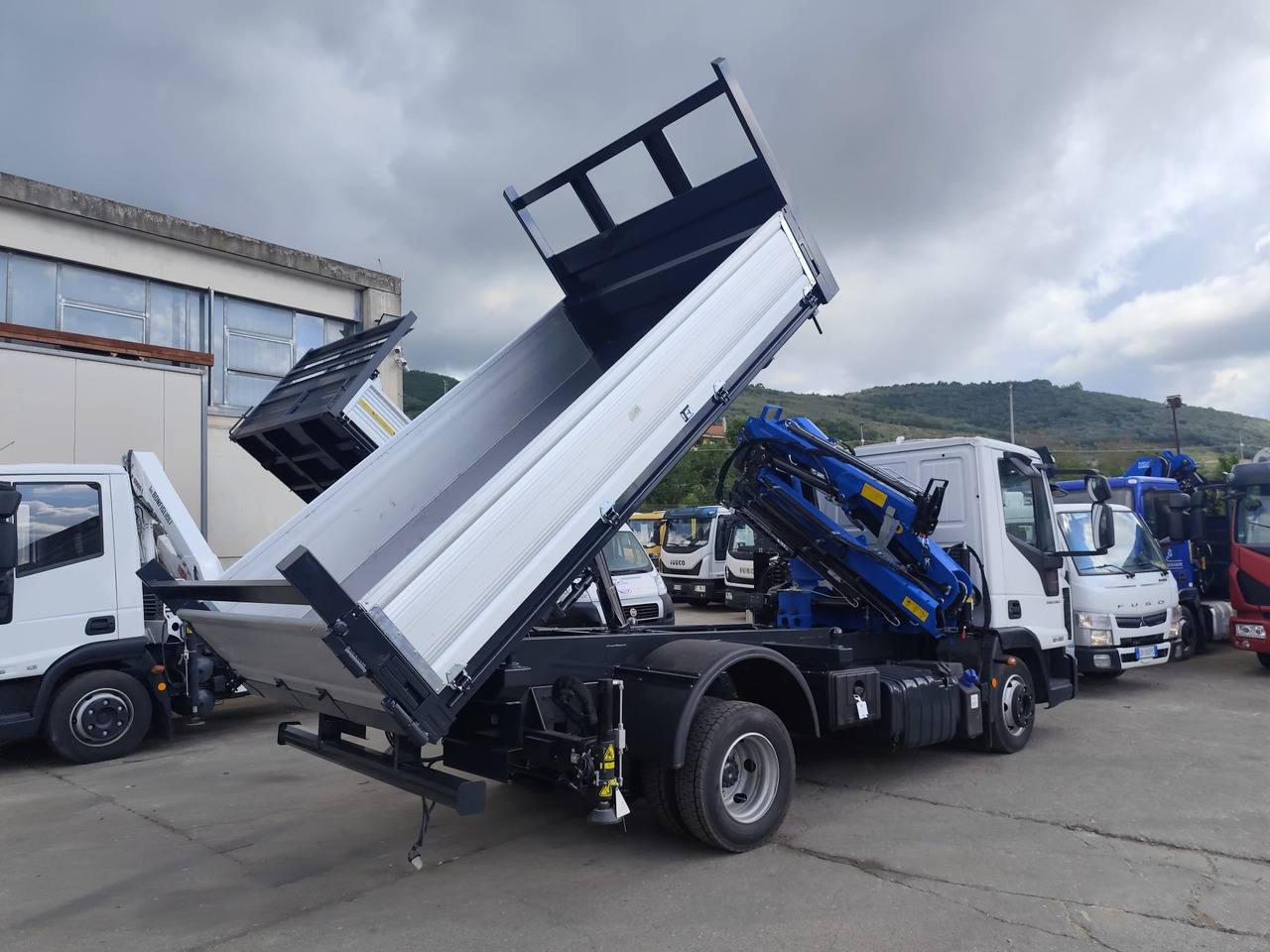 IVECO EUROCARGO 80-220 - شاحنة كرين: صورة 4 IVECO EUROCARGO 80-220 - شاحنة كرين: صورة 4