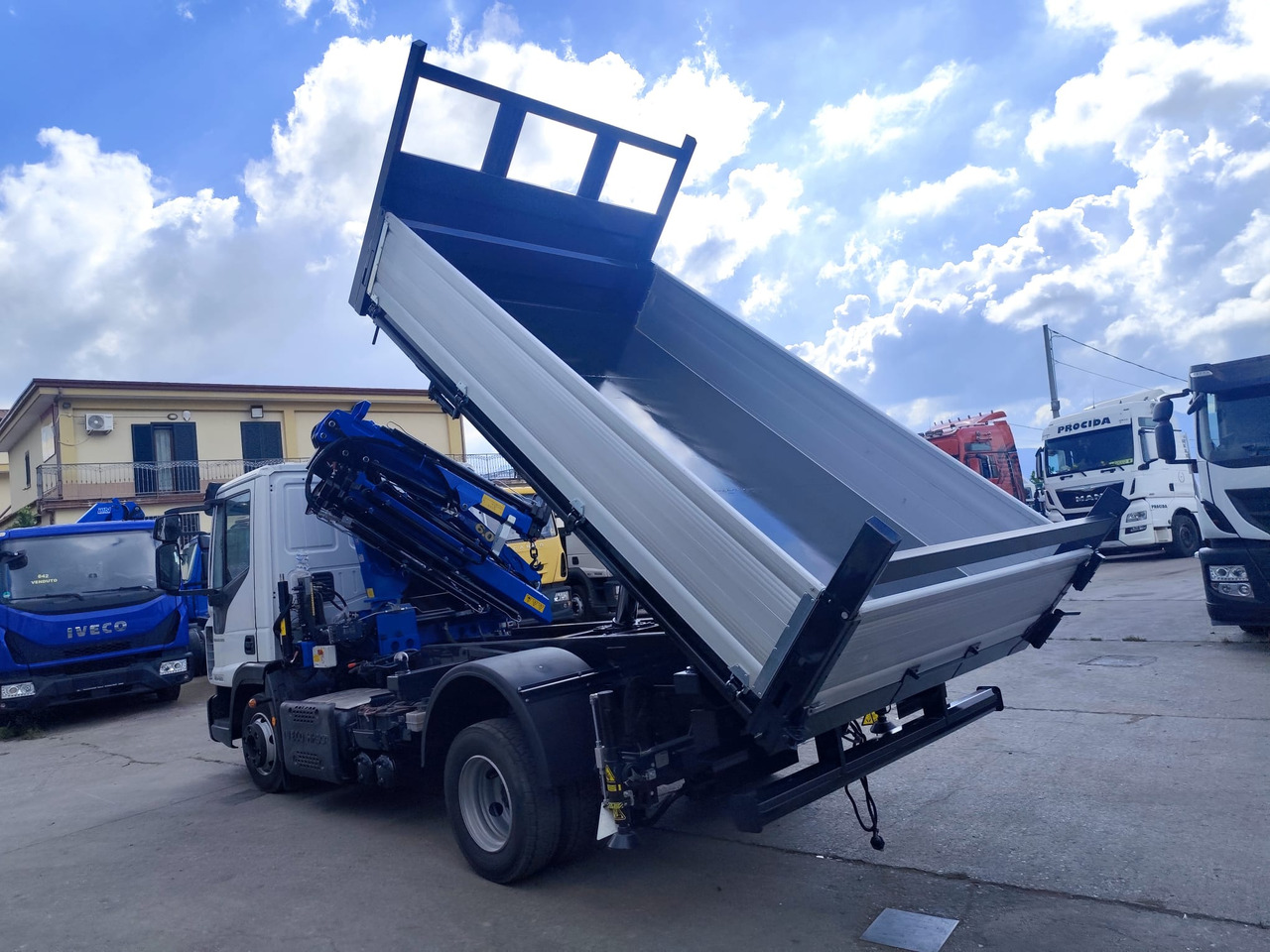 IVECO EUROCARGO 80-220 - شاحنة كرين: صورة 3 IVECO EUROCARGO 80-220 - شاحنة كرين: صورة 3