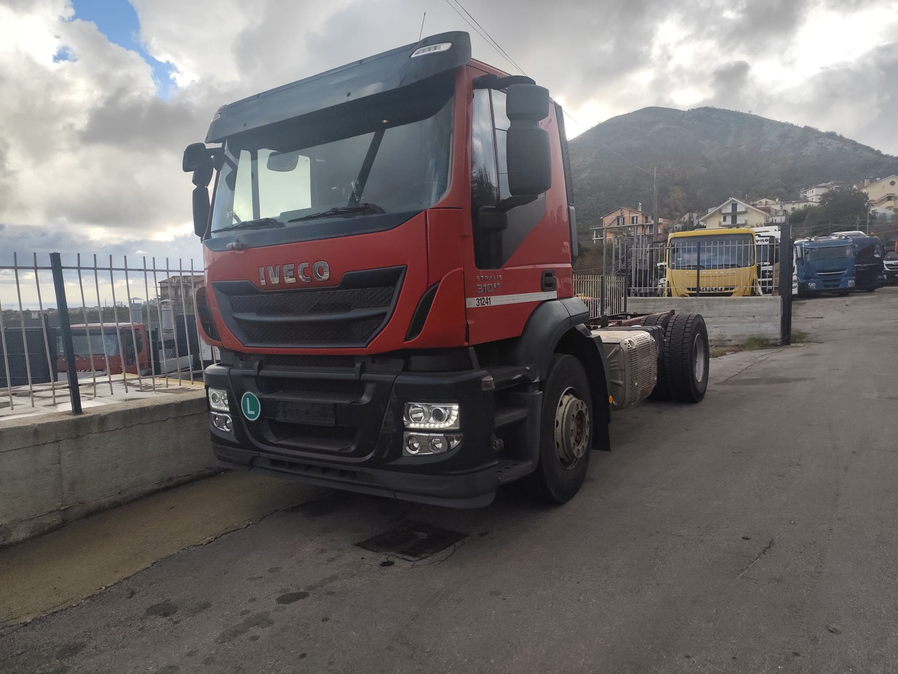 IVECO STRALIS 190S31 - شاحنة بهيكل معدني للمقصورة: صورة 1 IVECO STRALIS 190S31 - شاحنة بهيكل معدني للمقصورة: صورة 1