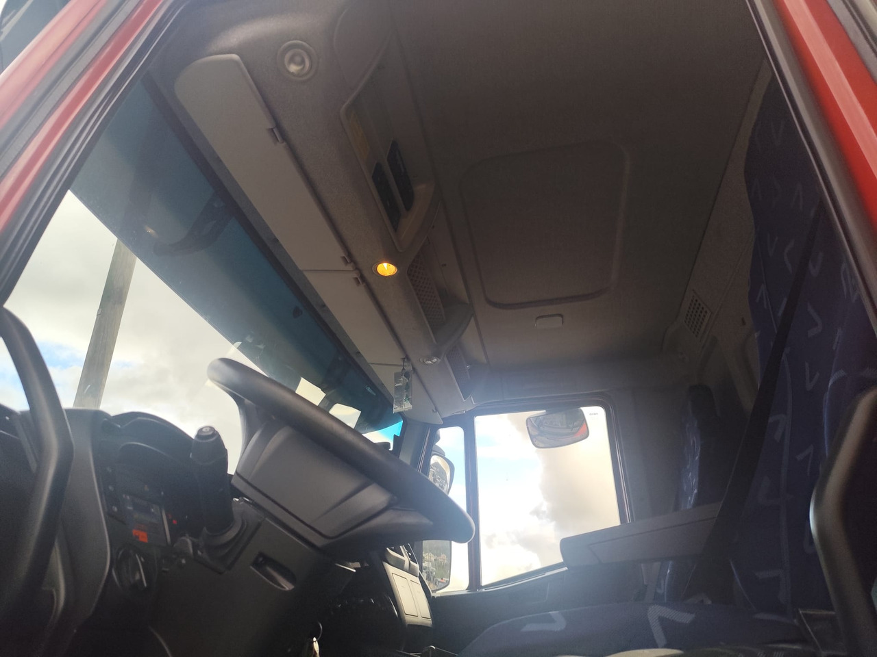 IVECO STRALIS 190S31 - شاحنة بهيكل معدني للمقصورة: صورة 4 IVECO STRALIS 190S31 - شاحنة بهيكل معدني للمقصورة: صورة 4