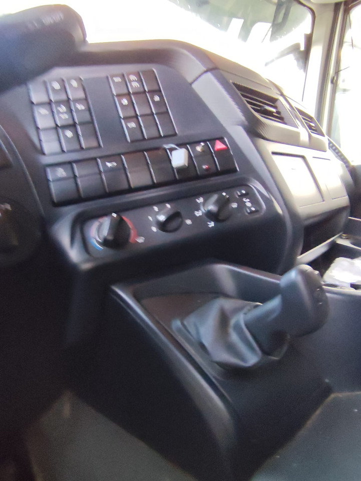 IVECO STRALIS AD 260S31 XP - شاحنة بهيكل معدني للمقصورة: صورة 2 IVECO STRALIS AD 260S31 XP - شاحنة بهيكل معدني للمقصورة: صورة 2