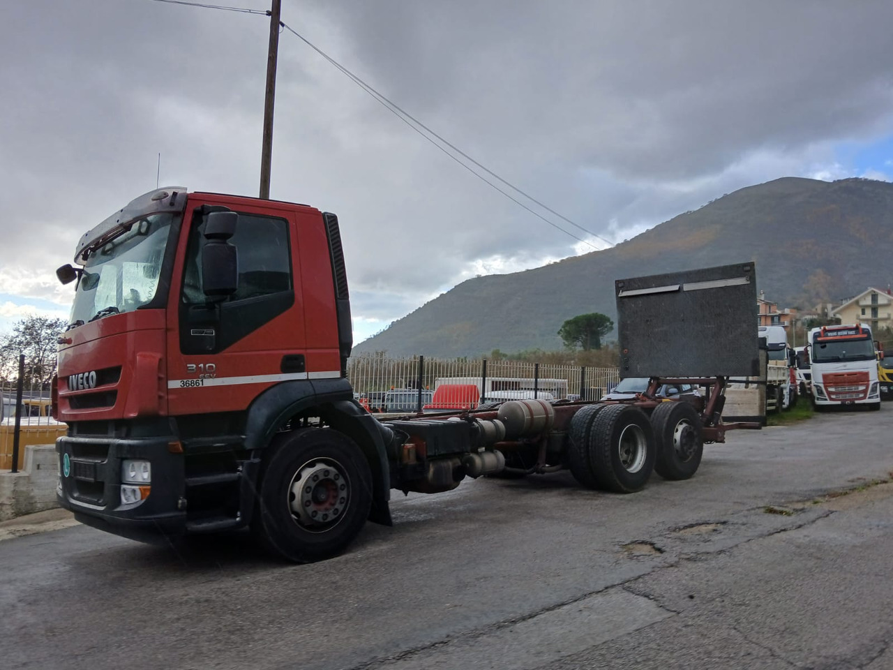 IVECO STRALIS AD 260S31 - شاحنة بهيكل معدني للمقصورة: صورة 1 IVECO STRALIS AD 260S31 - شاحنة بهيكل معدني للمقصورة: صورة 1