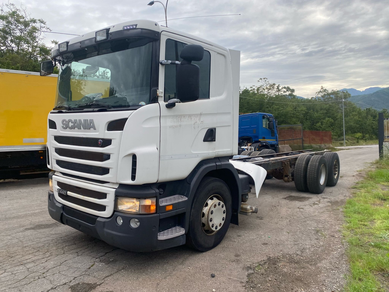 SCANIA G440 - شاحنة بهيكل معدني للمقصورة: صورة 1 SCANIA G440 - شاحنة بهيكل معدني للمقصورة: صورة 1