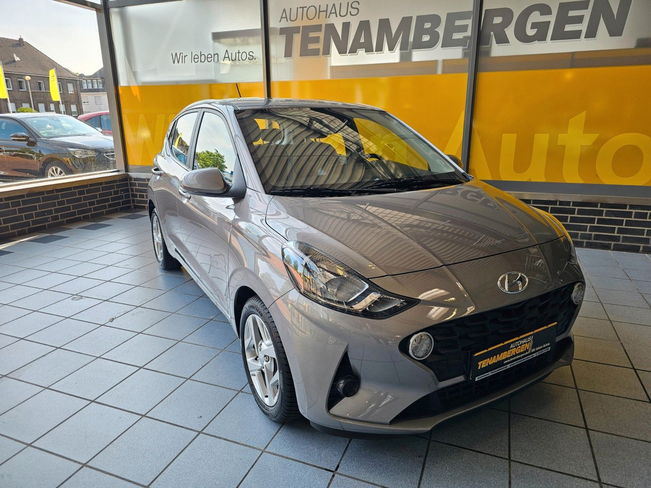Hyundai i10 Trend AUTOMATIK SHZ PDC LenkrHzg DAB Spurhal - سيارة: صورة 2 Hyundai i10 Trend AUTOMATIK SHZ PDC LenkrHzg DAB Spurhal - سيارة: صورة 2