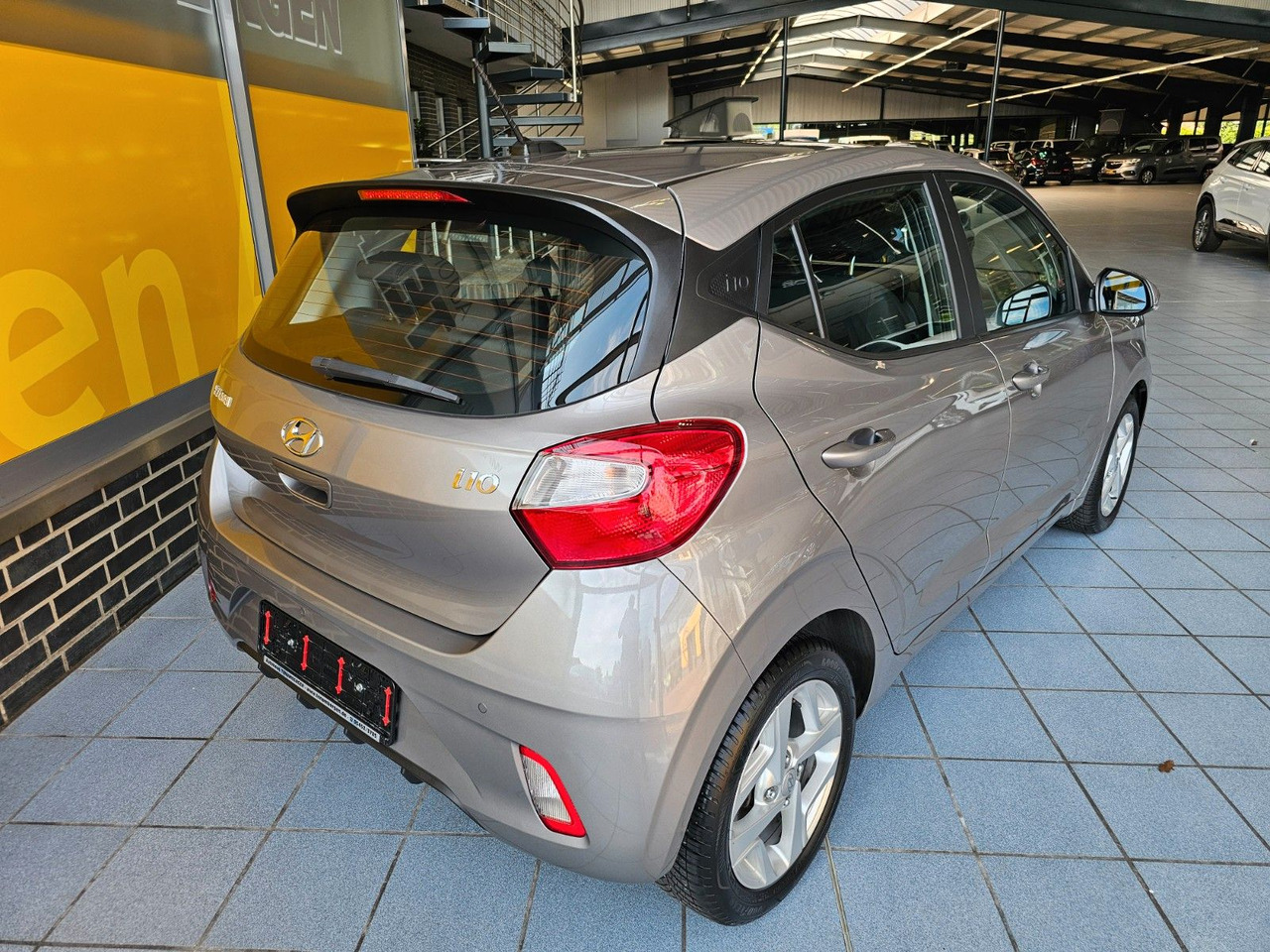 Hyundai i10 Trend AUTOMATIK SHZ PDC LenkrHzg DAB Spurhal - سيارة: صورة 3 Hyundai i10 Trend AUTOMATIK SHZ PDC LenkrHzg DAB Spurhal - سيارة: صورة 3