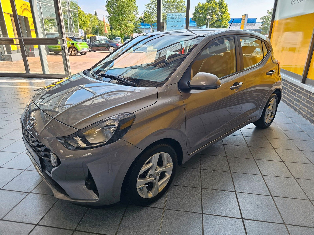 Hyundai i10 Trend AUTOMATIK SHZ PDC LenkrHzg DAB Spurhal - سيارة: صورة 4 Hyundai i10 Trend AUTOMATIK SHZ PDC LenkrHzg DAB Spurhal - سيارة: صورة 4