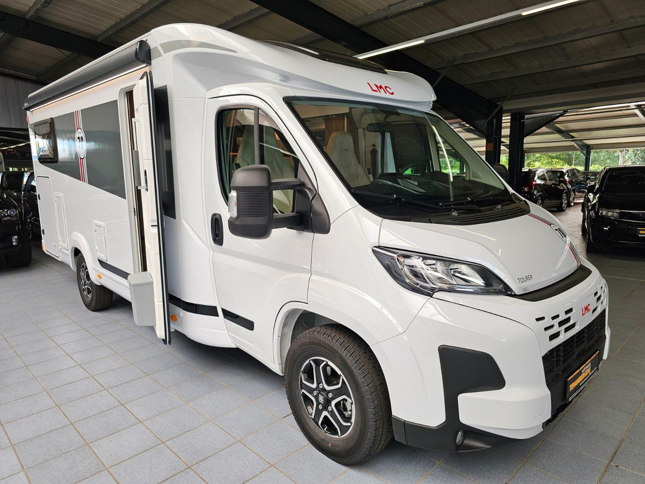 LMC Tourer T660G 70 Jahre AT-8 WC Markise Navi - موتر هوم شبه متكامل: صورة 1 LMC Tourer T660G 70 Jahre AT-8 WC Markise Navi - موتر هوم شبه متكامل: صورة 1