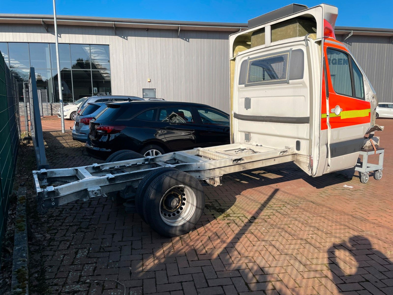 Mercedes-Benz Sprinter 519 CDI Fahrgestell - إطار هيكلي/ إطار معدني - شاحنة توصيل مغلقة: صورة 2 Mercedes-Benz Sprinter 519 CDI Fahrgestell - إطار هيكلي/ إطار معدني - شاحنة توصيل مغلقة: صورة 2