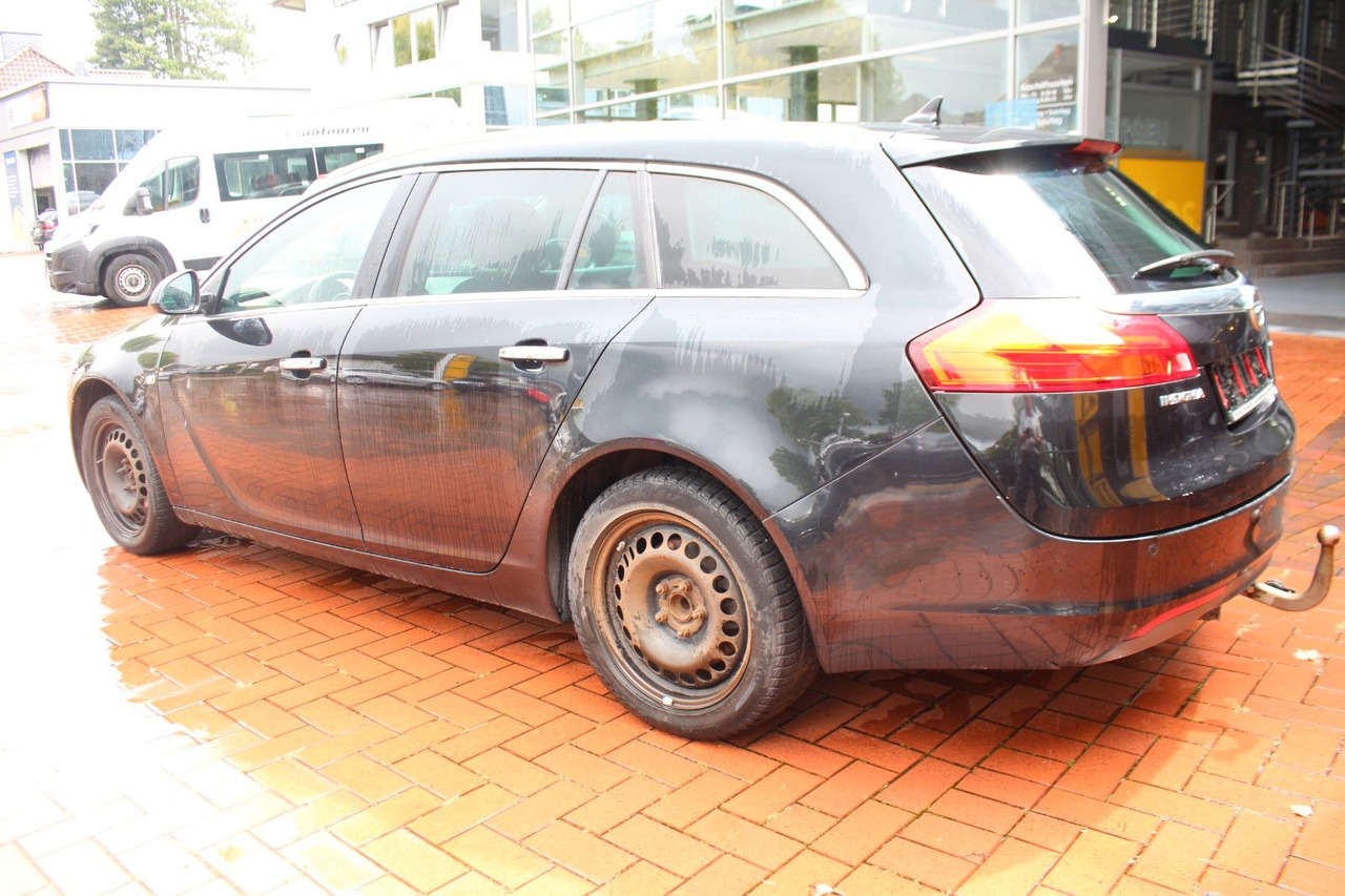 Opel Insignia A Sports Tourer Innovation - سيارة ستيشن: صورة 4 Opel Insignia A Sports Tourer Innovation - سيارة ستيشن: صورة 4