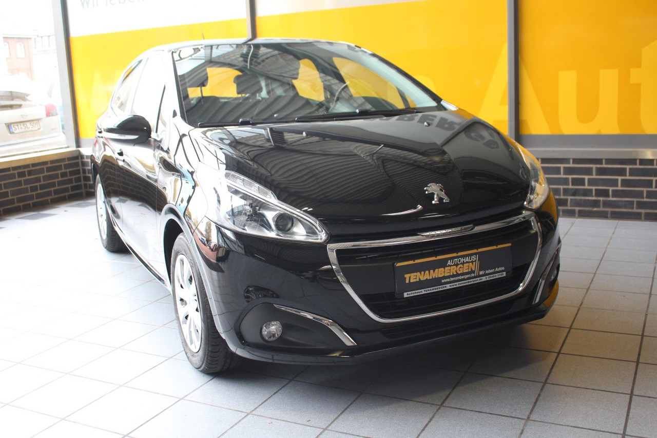 Peugeot 208 Active Klima PDC Sitzheizung Bluetooth - سيدان: صورة 2 Peugeot 208 Active Klima PDC Sitzheizung Bluetooth - سيدان: صورة 2