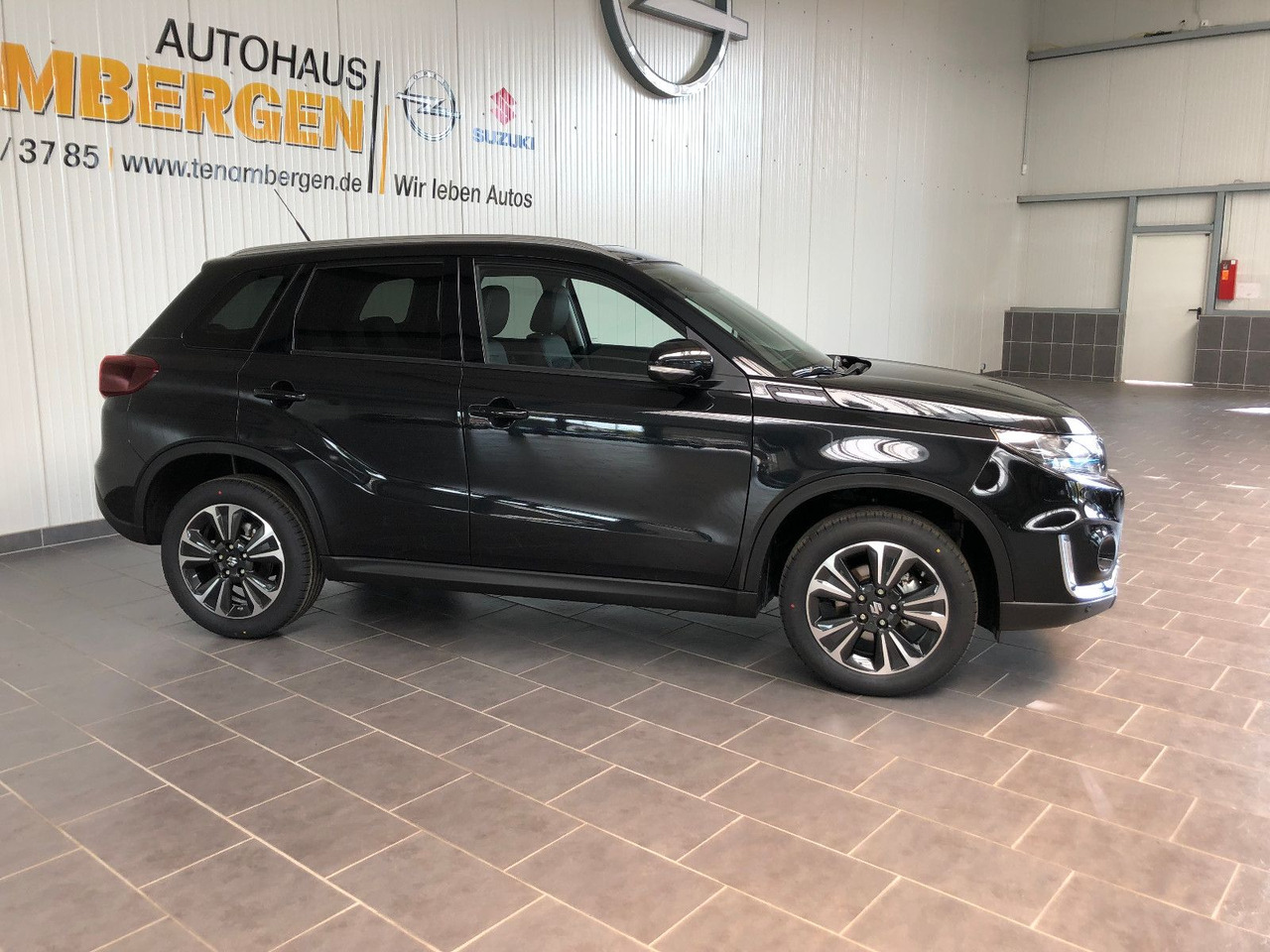 Suzuki Vitara 1.5 Hybrid Comfort+Automatik/ Panor.-Dach - سيارة دفع رباعي: صورة 2 Suzuki Vitara 1.5 Hybrid Comfort+Automatik/ Panor.-Dach - سيارة دفع رباعي: صورة 2