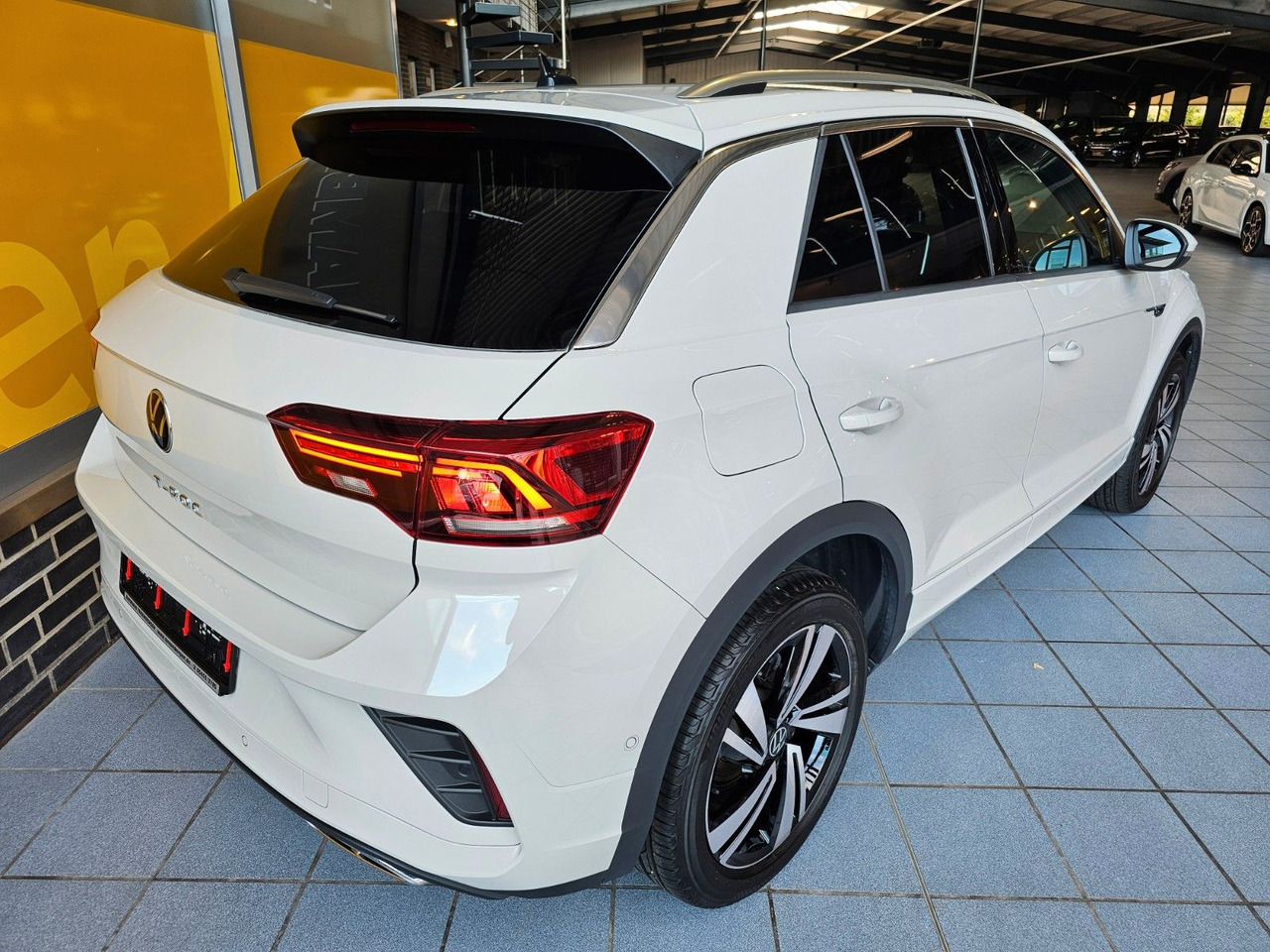 Volkswagen T-Roc R-Line eHeckklappe SHZ LED - سيارة دفع رباعي: صورة 4 Volkswagen T-Roc R-Line eHeckklappe SHZ LED - سيارة دفع رباعي: صورة 4