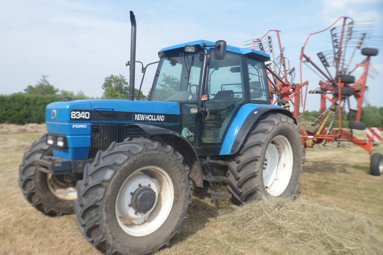 NEW HOLLAND 8340 - جرار: صورة 2 NEW HOLLAND 8340 - جرار: صورة 2
