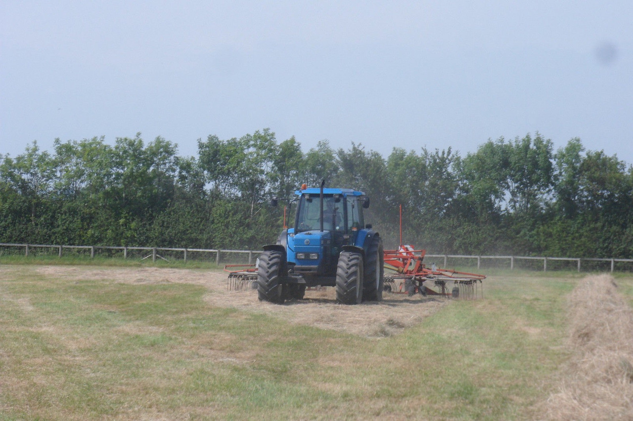 NEW HOLLAND 8340 - جرار: صورة 3 NEW HOLLAND 8340 - جرار: صورة 3