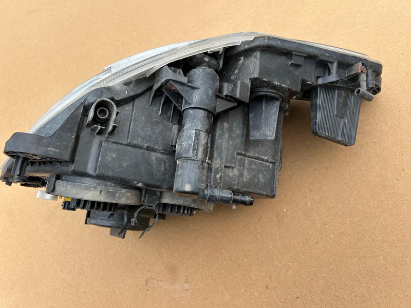 DAF XF106 - المصابيح الأمامية: صورة 3 DAF XF106 - المصابيح الأمامية: صورة 3