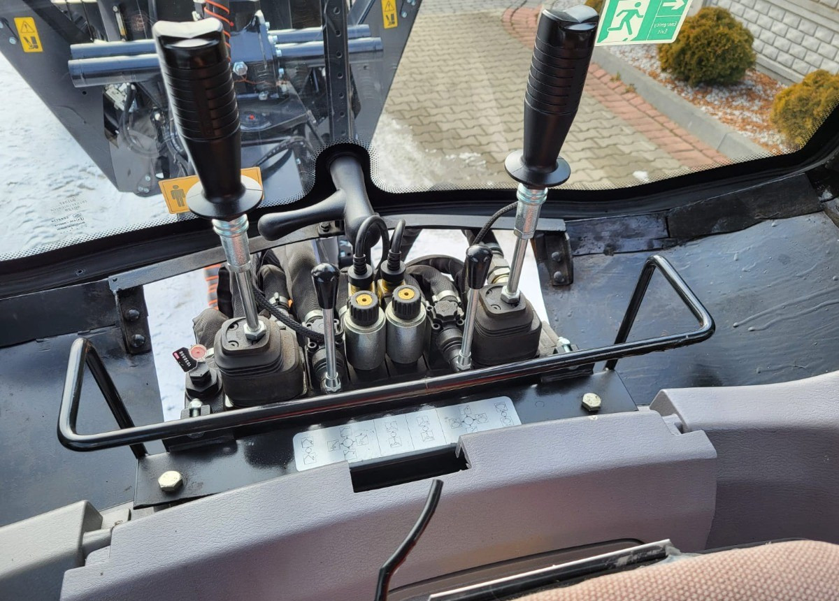 جرار للبيع LOVOL M754 + Przyczepa BMF 8T2Pro: صورة 16 جرار للبيع LOVOL M754 + Przyczepa BMF 8T2Pro: صورة 16