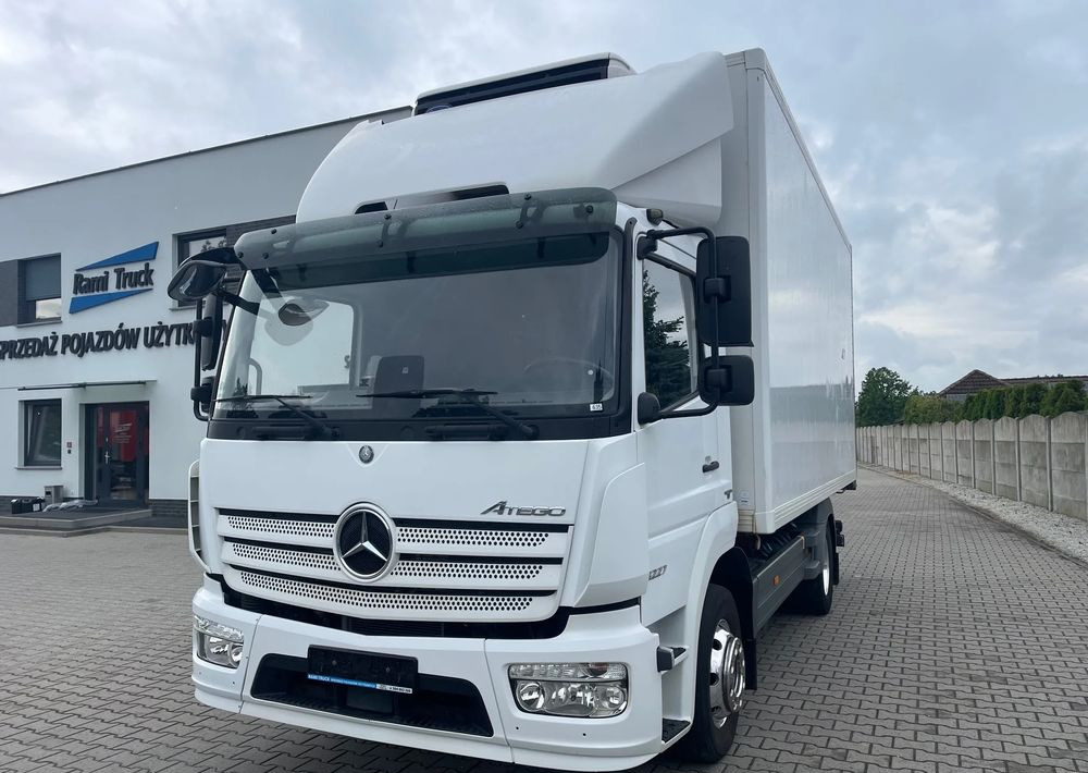 Mercedes-Benz ATEGO 1227 CHŁODNIA HAKOWA / HAKÓWKA - شاحنة ذات مبرد: صورة 1 Mercedes-Benz ATEGO 1227 CHŁODNIA HAKOWA / HAKÓWKA - شاحنة ذات مبرد: صورة 1